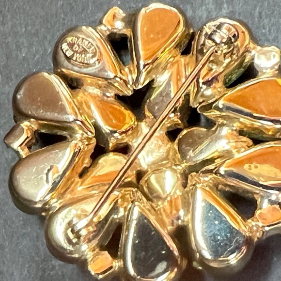 Rare signed Kramer of New York brooch - Picture 8 of 8